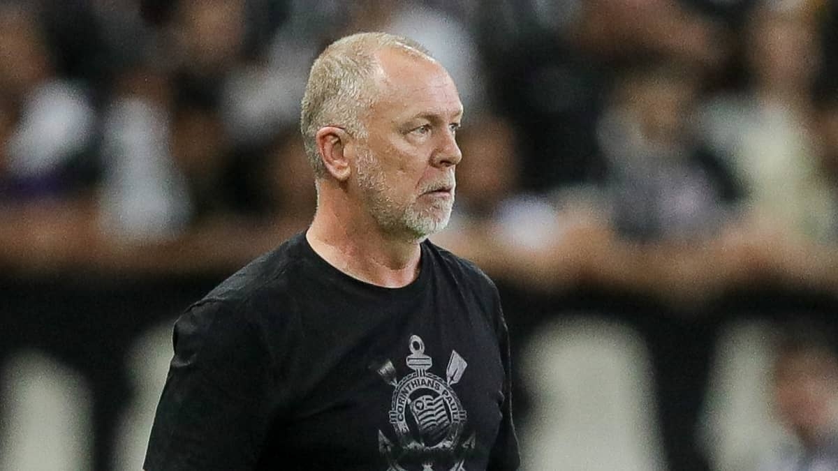 Corinthians: Mano espera aceno da diretoria para pensar em 2024
