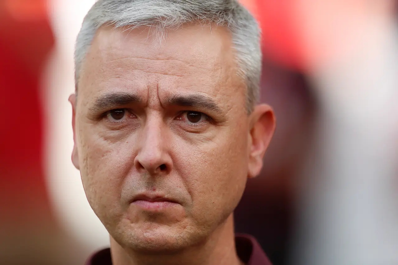 Com Barbieri pressionado, Tiago Nunes volta a ser especulado no Athletico