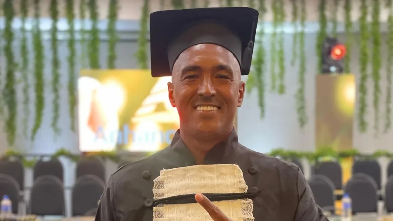 Campeão brasileiro pelo Athletico se forma em faculdade e inicia nova carreira