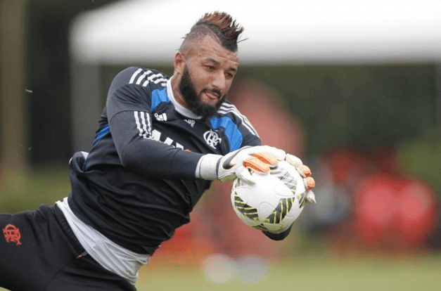 Atuação contra o Paraná faz jornal humilhar Muralha e Alex defende o goleiro