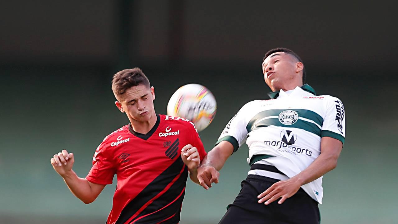 No primeiro duelo entre os dois times nesta temporada, o Coxa levou a melhor