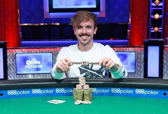 Curitibano é o primeiro brasileiro bicampeão da WSOP, o Mundial de poker