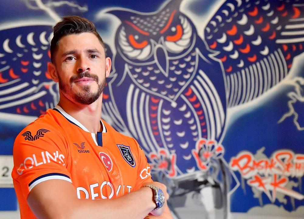 Giuliano estava no banco de reservas e detalhou o caso de racismo na Champions League | Foto: Istanbul  Basaksehir
