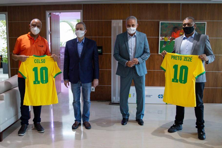 Frente Nacional Antirracista se reúne na CBF e apresenta projetos para o futebol