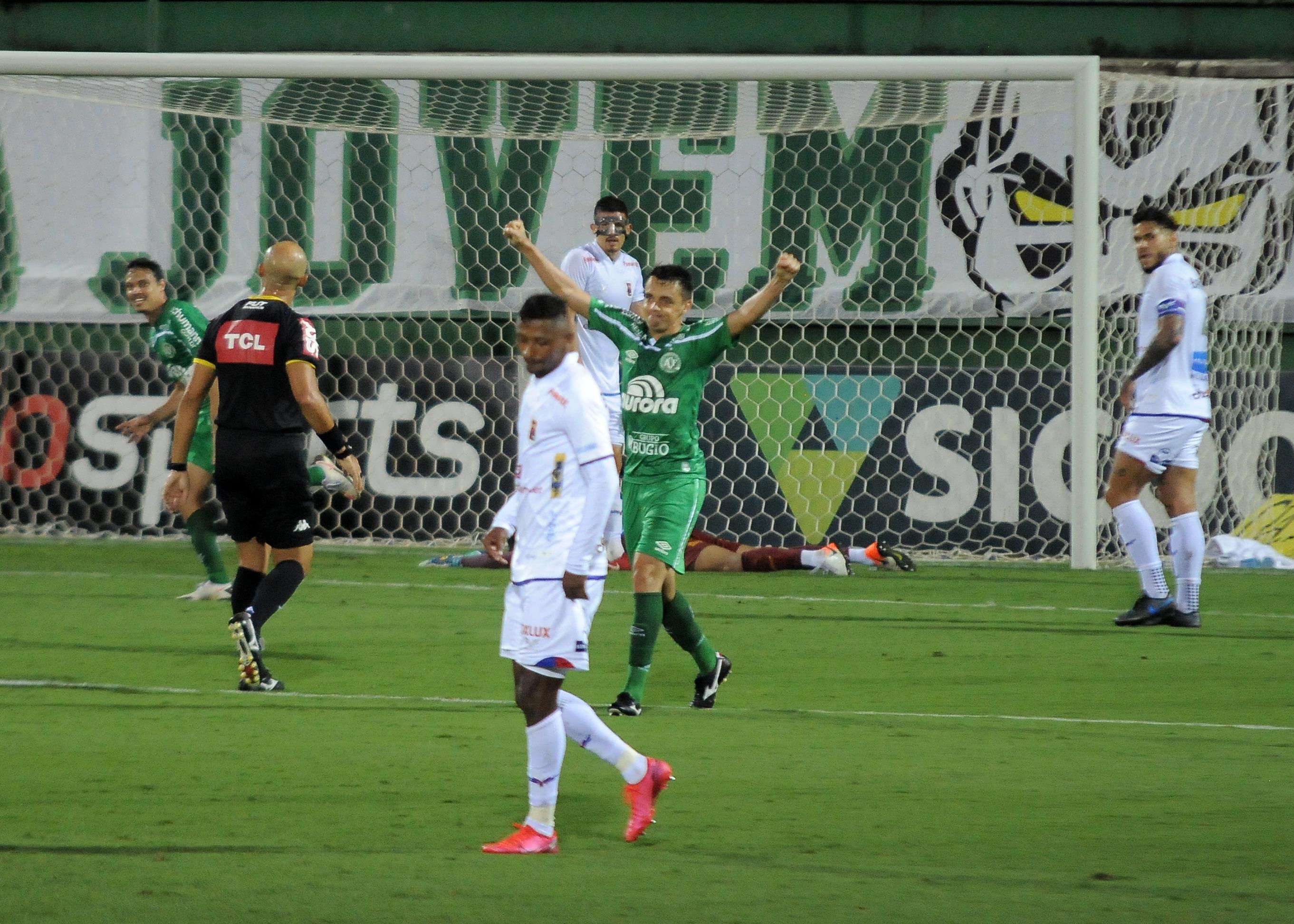 Paraná não foi páreo para a Chape e segue na ZR da Segundona.
