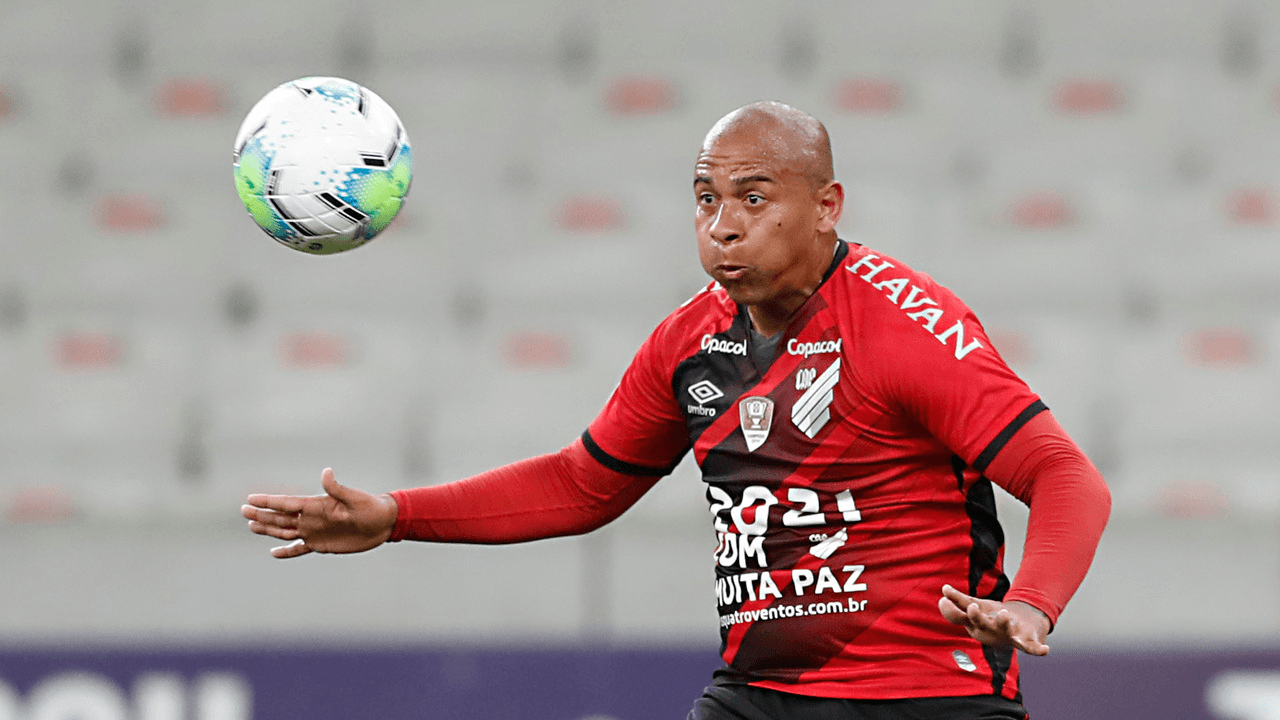 Após ficar de fora contra o Botafogo, Walter é opção para o Atletiba