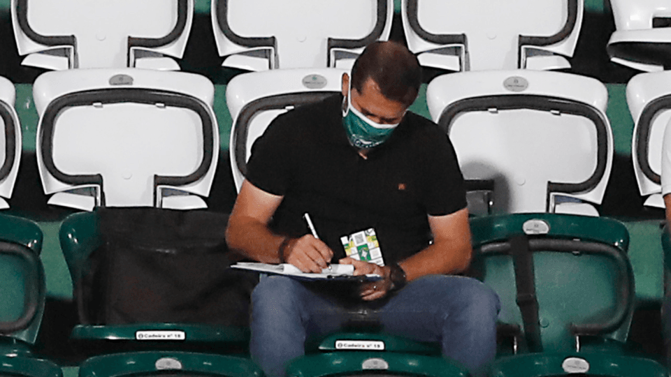 Morínigo "estuda" elenco do Coritiba. Foto: Albari Rosa/Foto Digital/UmDois Esportes