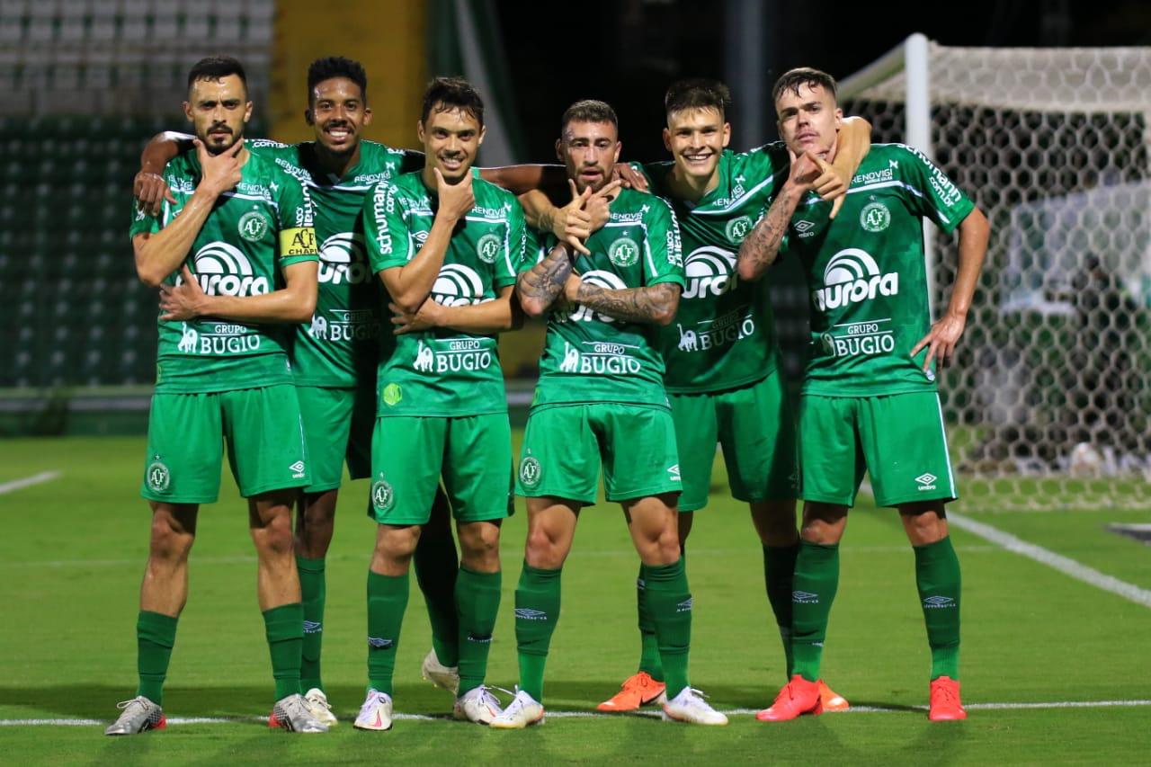 Chapecoense vence Figueirense na Arena Condá e garante acesso na Série B