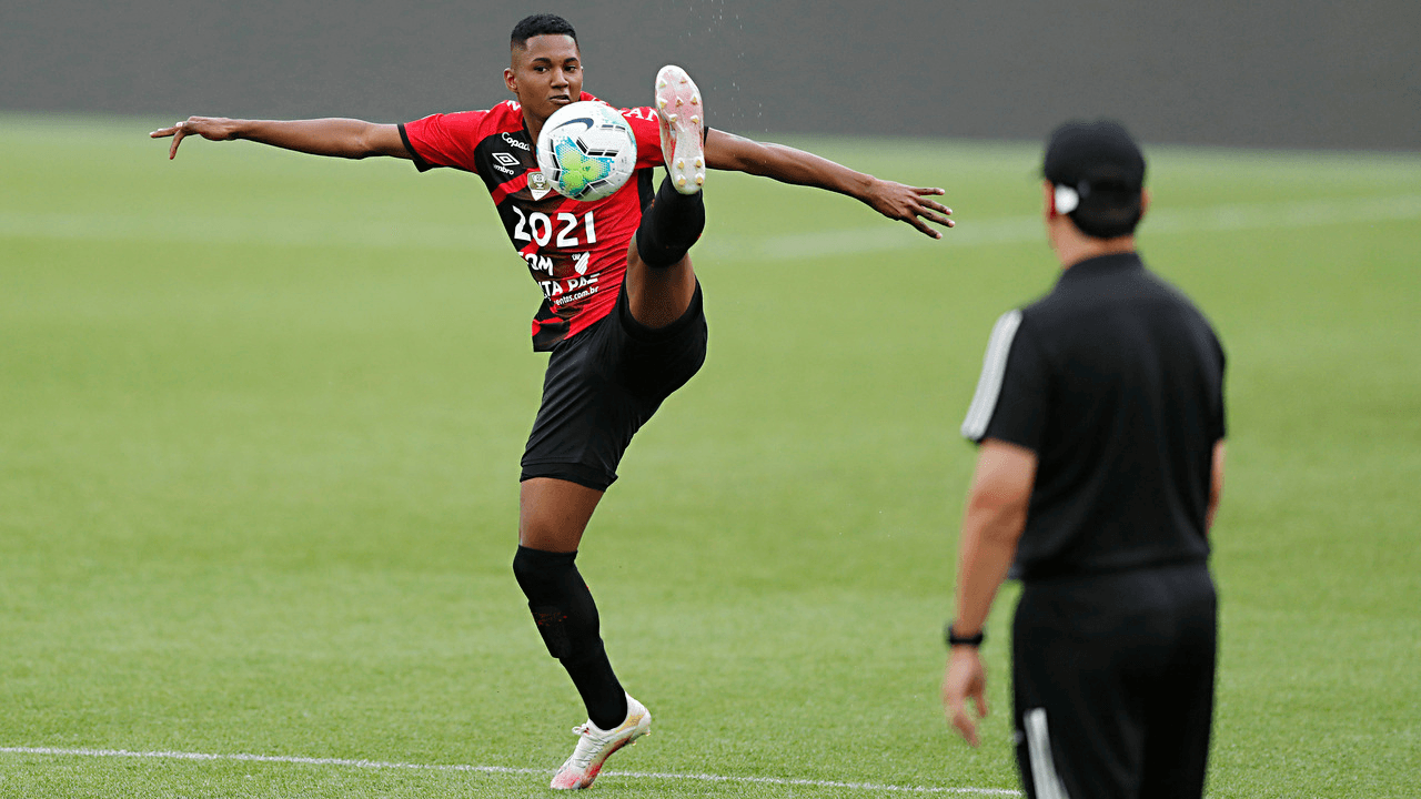 Lateral-esquerdo Abner, de 20 anos, foi atleta do Athletico que mais se valorizou na Série A
