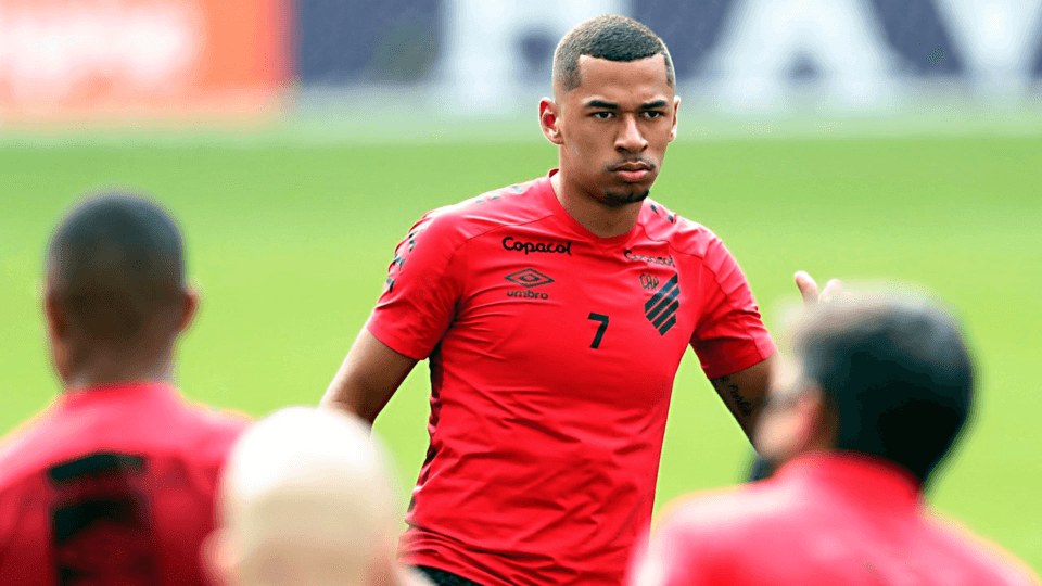 Fabinho perdeu espaço no elenco e pode sair emprestado. Foto: Albari Rosa/Foto Digital/UmDois