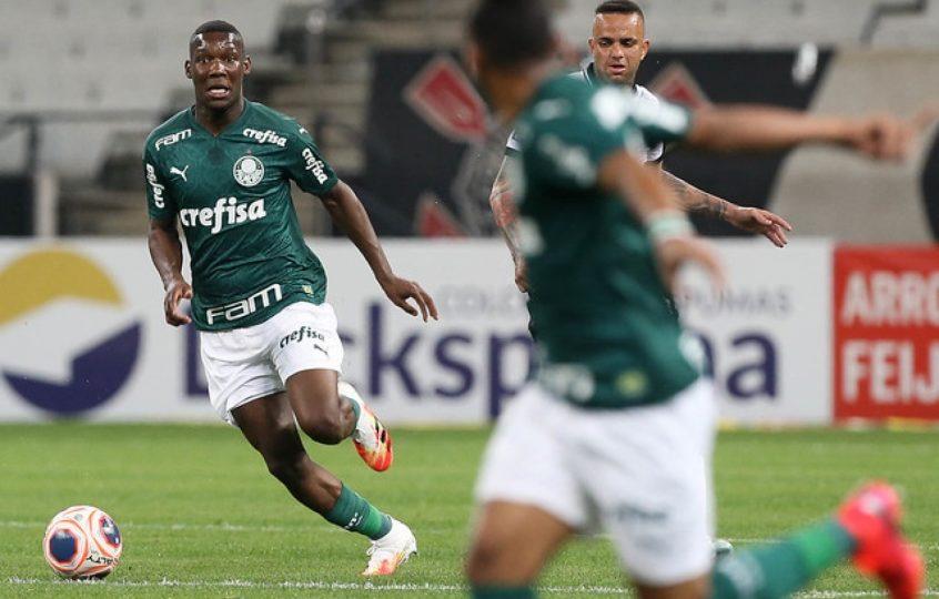 Patrick de Paula: cabeça erguida para comandar o meio de campo. Foto: Agência Palmeiras