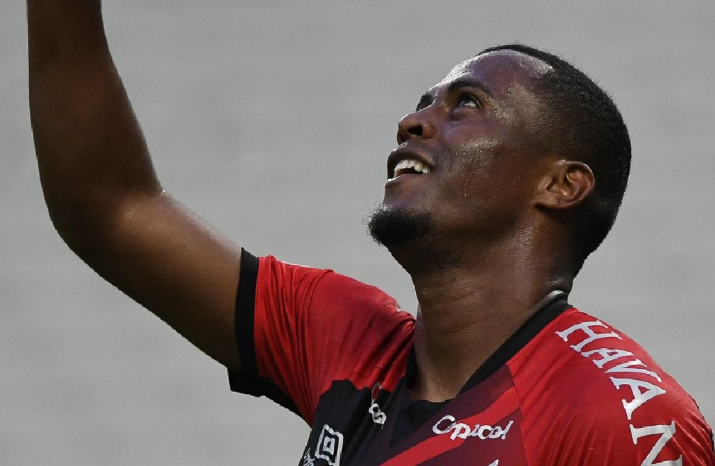 O drama do Athletico e Carlos Eduardo em tarde de Kléber Incendiário