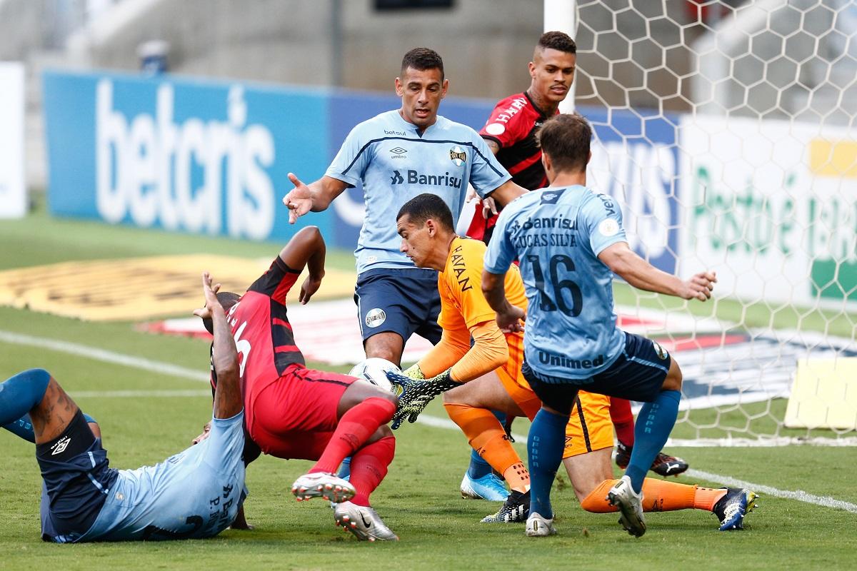 Athletico perde para o Grêmio e vê vaga na Libertadores escapar