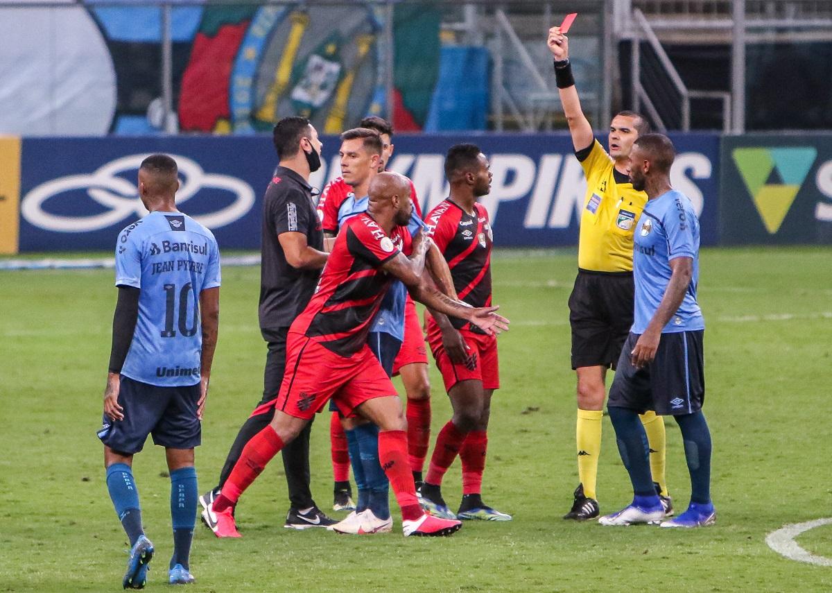 Ricardo Marques Ribeiro expulsou Thiago Heleno e Richard após o jogo