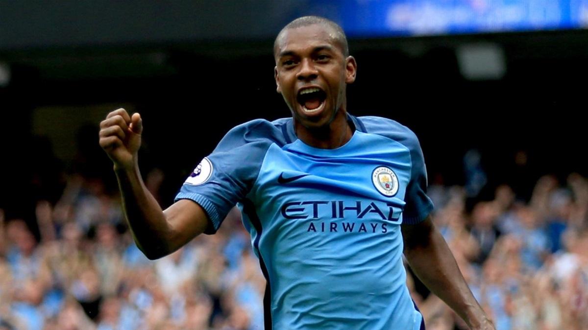 Fernandinho tem contrato até a metade de 2021 com o City