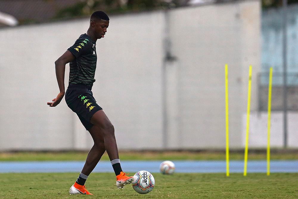Athletico e Fluminense brigam por Matheus Babi