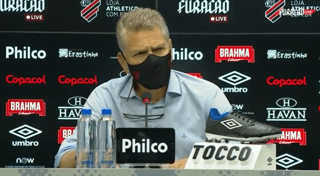 Diretor Paulo Autuori concedeu coletiva no lugar do técnico Bruno Lazaroni