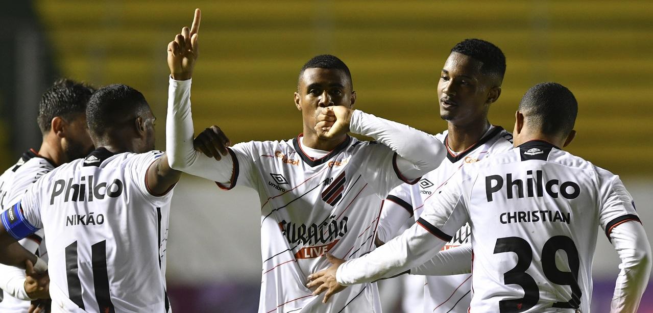 Erick marcou gol de cabeça