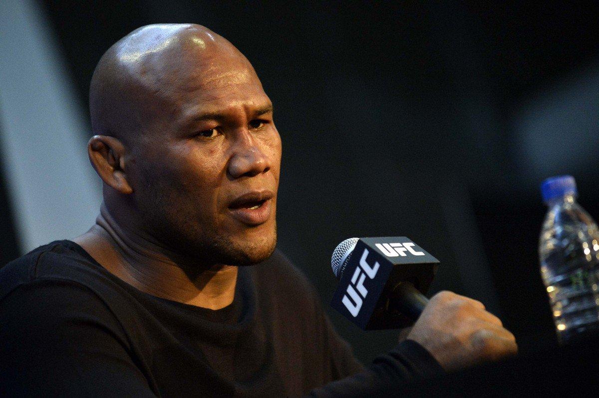 Ronaldo Jacaré tem braço quebrado e perde a primeira por finalização no UFC