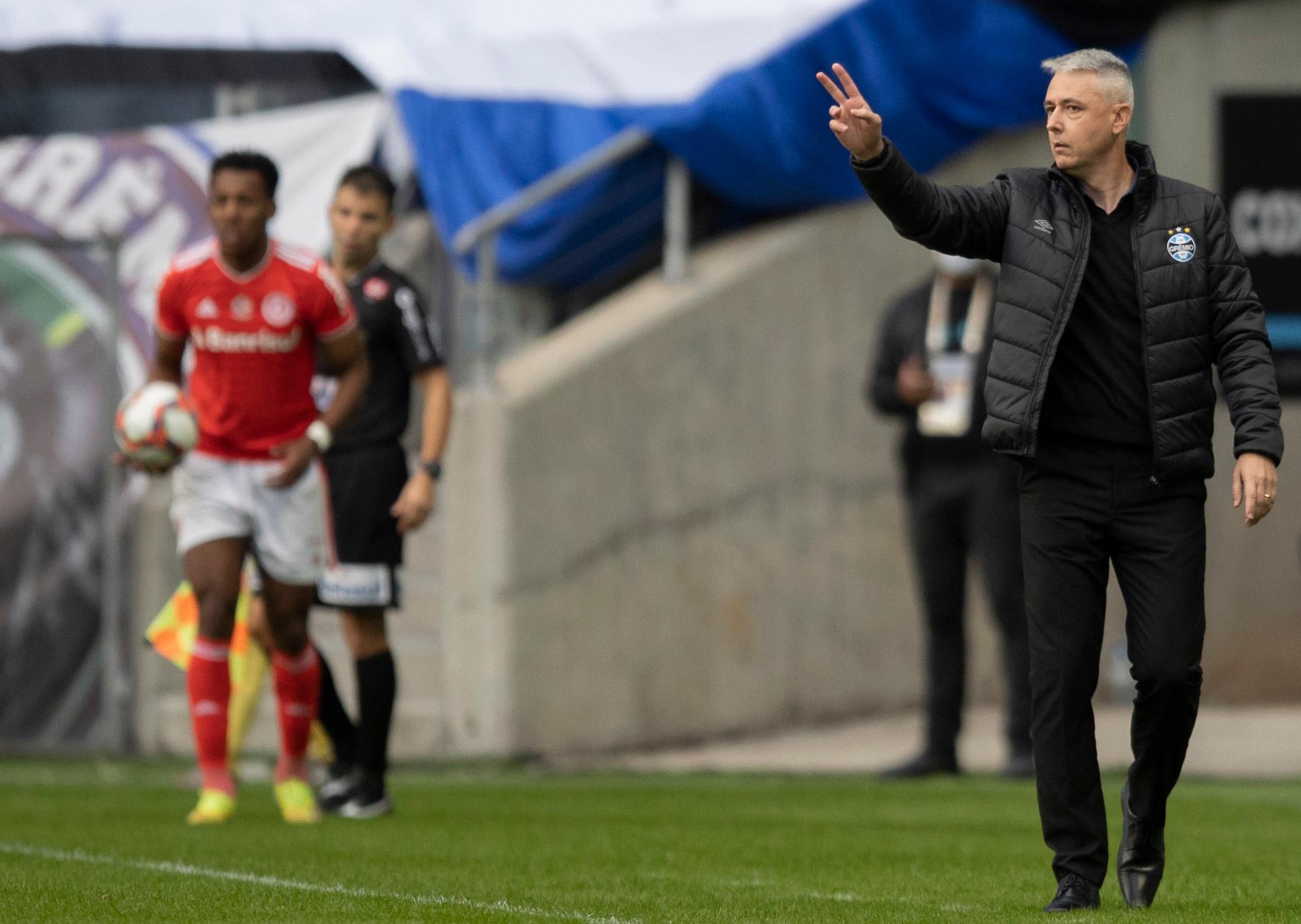 Grêmio de Tiago Nunes empata com o Internacional e é tetracampeão gaúcho