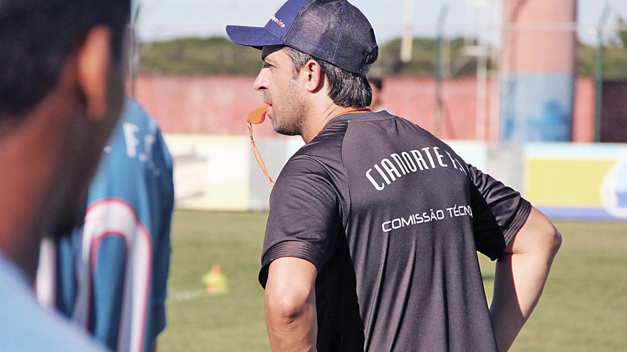 Técnico João Burse está no clube desde ano passado