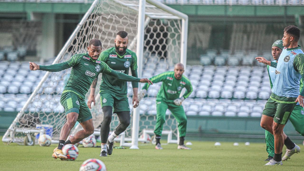 Waguininho ainda é dúvida no Coritiba e Alex Muralha é relacionado após volta.