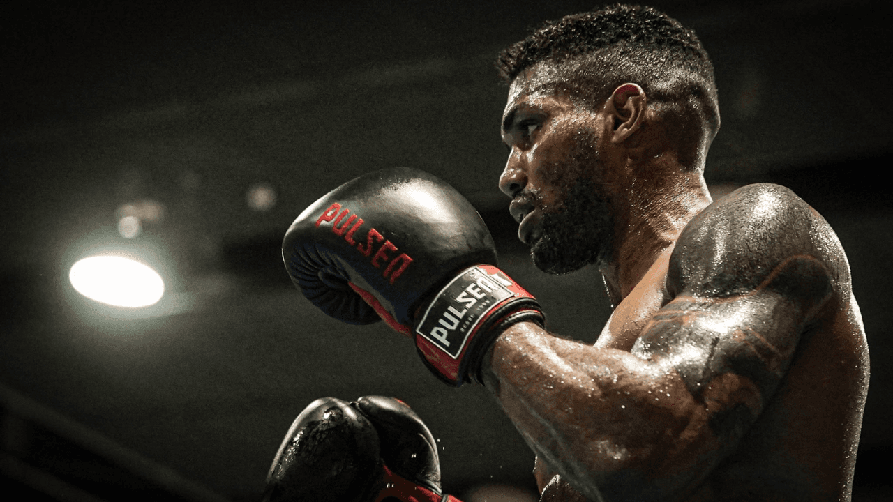 Abner Teixeira derrota britânico e fica a uma vitória da medalha no boxe