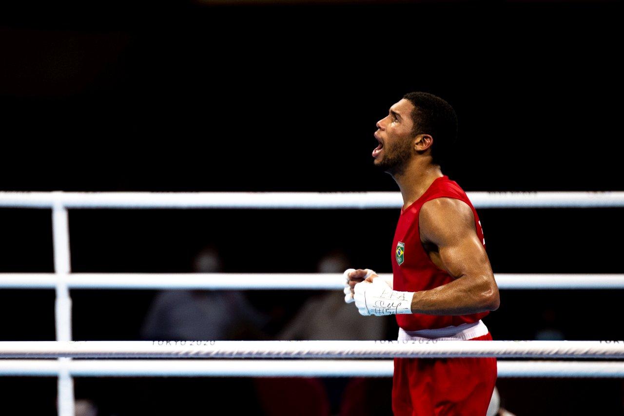 Hebert Conceição bate chinês no boxe e fica a uma vitória da medalha