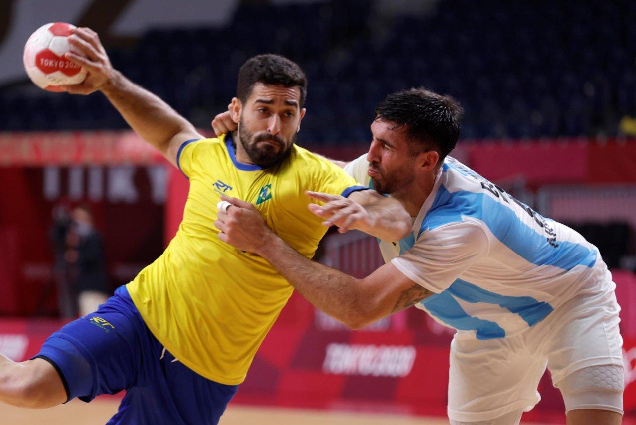 Brasileiros superam Argentina em clássico e vencem 1ª no handebol