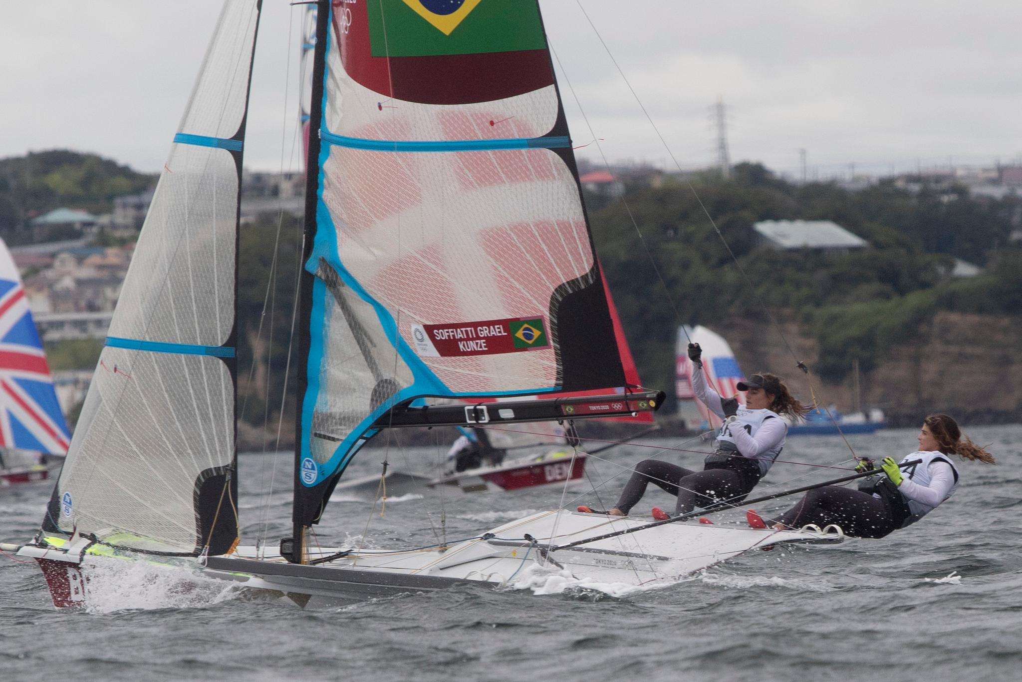 Martine e Kahena assumem segunda posição da classe 49erFX