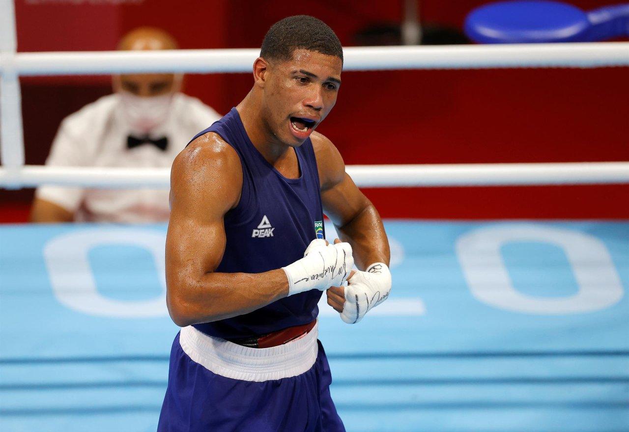 Hebert Conceição vence por nocaute e conquista medalha de ouro no boxe