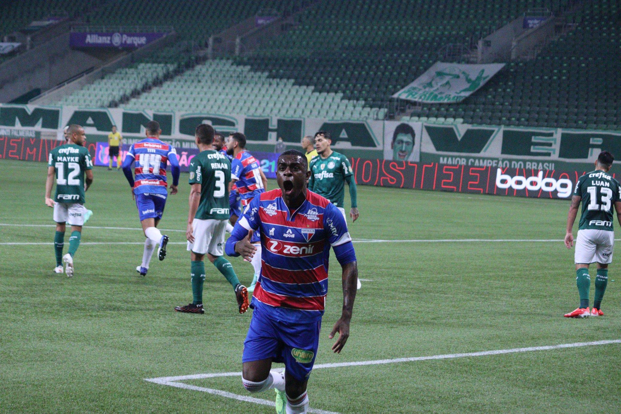 Vitória do Fortaleza sobre Palmeiras mostra como Vojvoda é bem melhor do que Abel