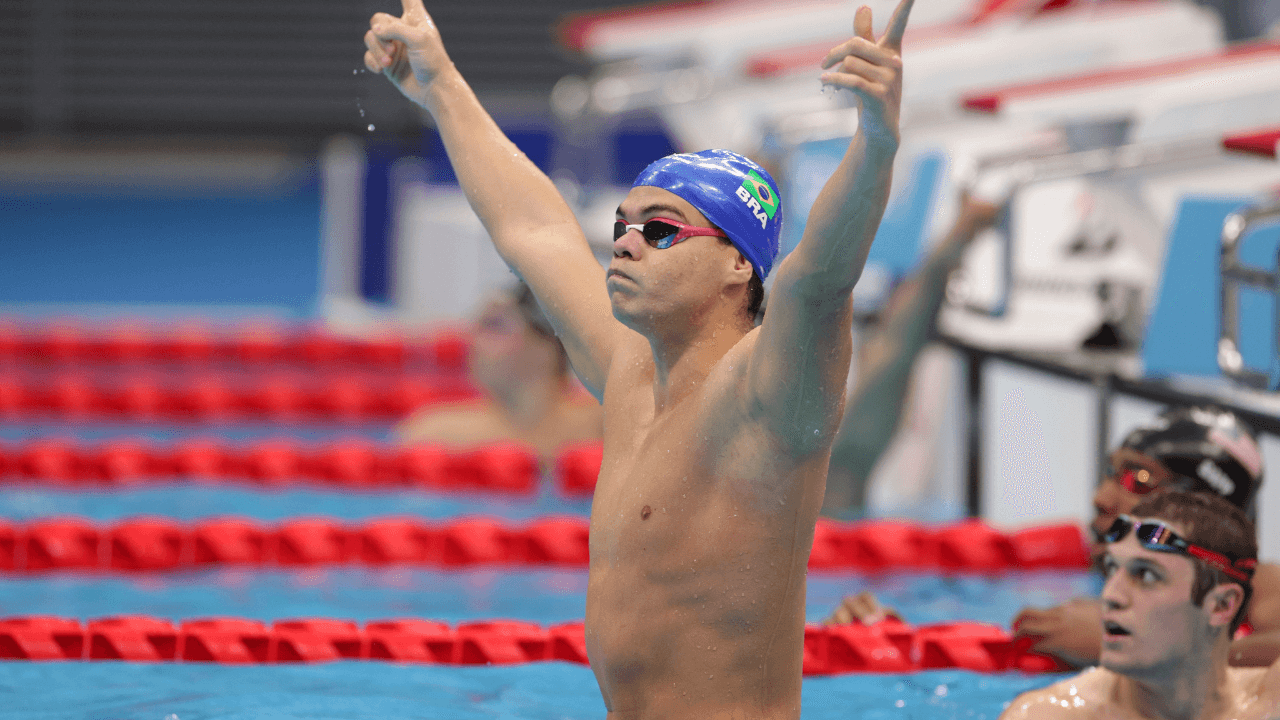 Gabriel Bandeira vence nos 100m borboleta classe S14 e bate recorde paralímpico