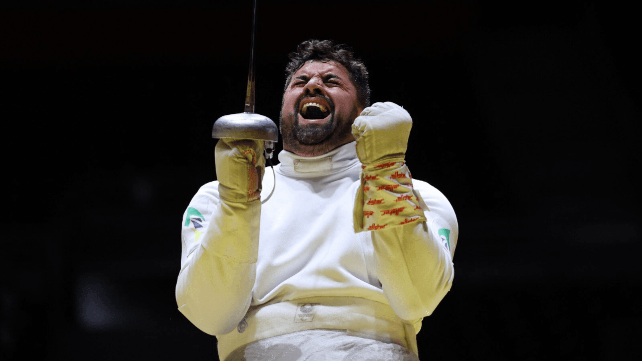 Jovane Guissone conquista prata na esgrima em cadeira de rodas