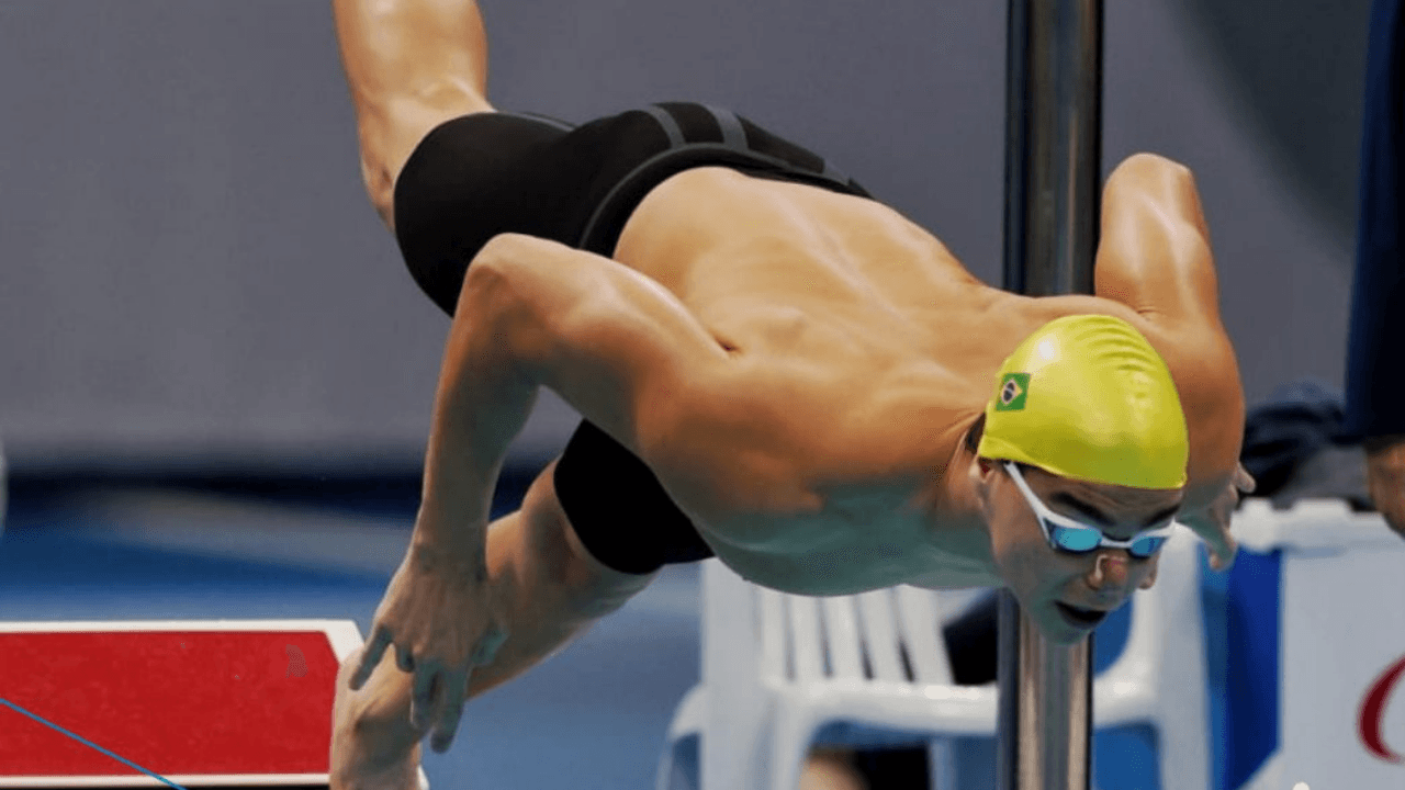 Gabriel Bandeira fatura prata e Maria Carolina Santiago é bronze na natação