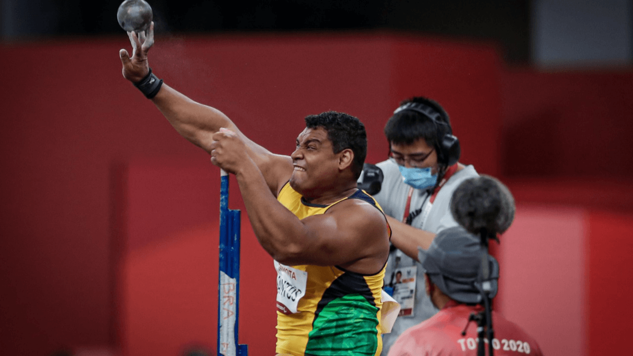 Wallace Santos leva ouro no arremesso de peso com recorde mundial