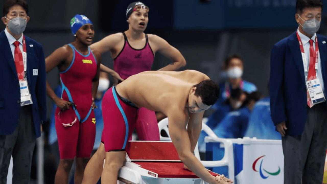 Brasil leva bronze no 4x100m livres misto da classe s14