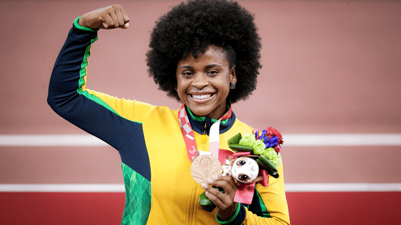 Julyana Cristina leva bronze no lançamento de disco com 30,49m