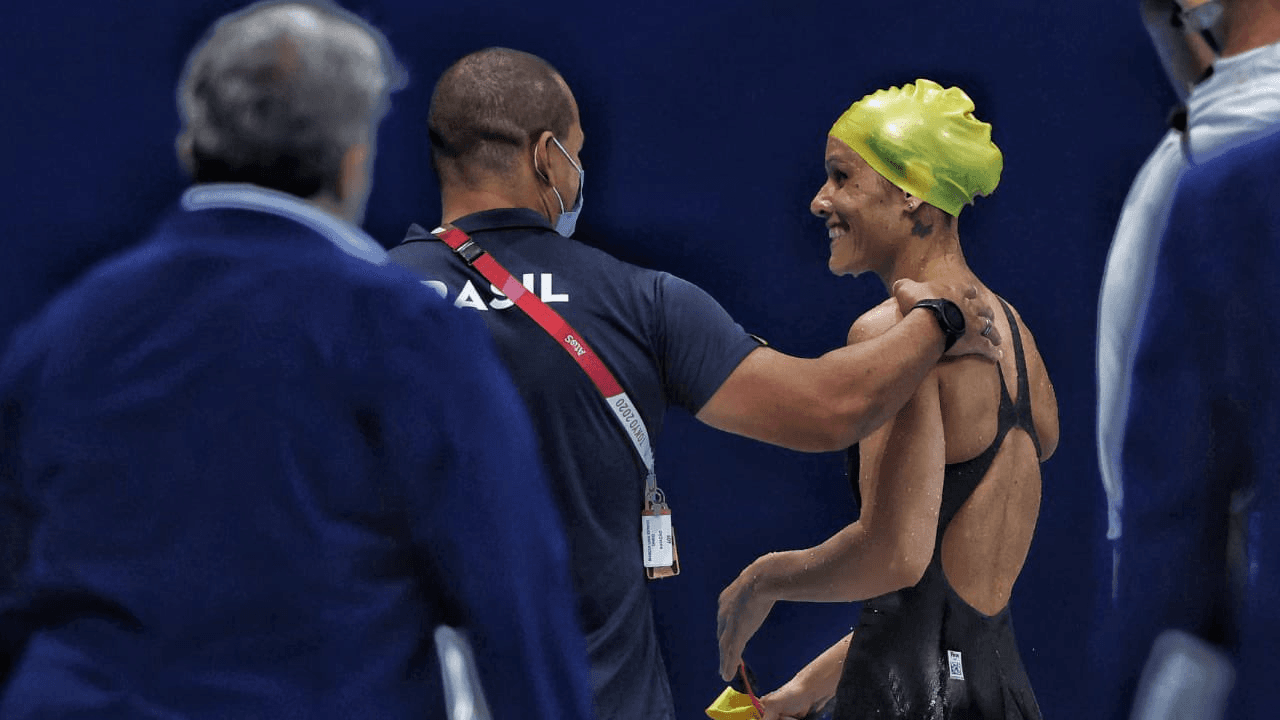Maria Carolina Santiago faz história e Brasil fatura mais três medalhas na natação