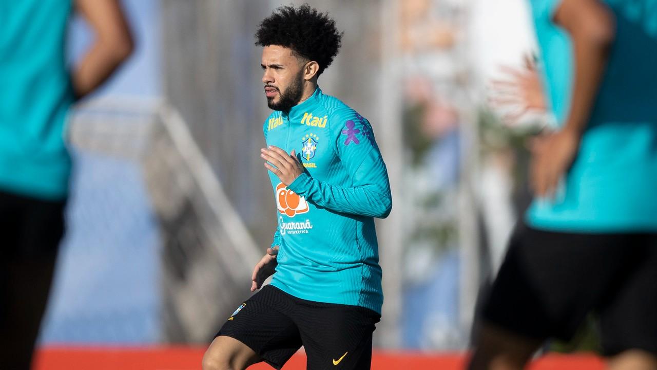 Claudinho, junto com Malcom, não embarcou para Santiago