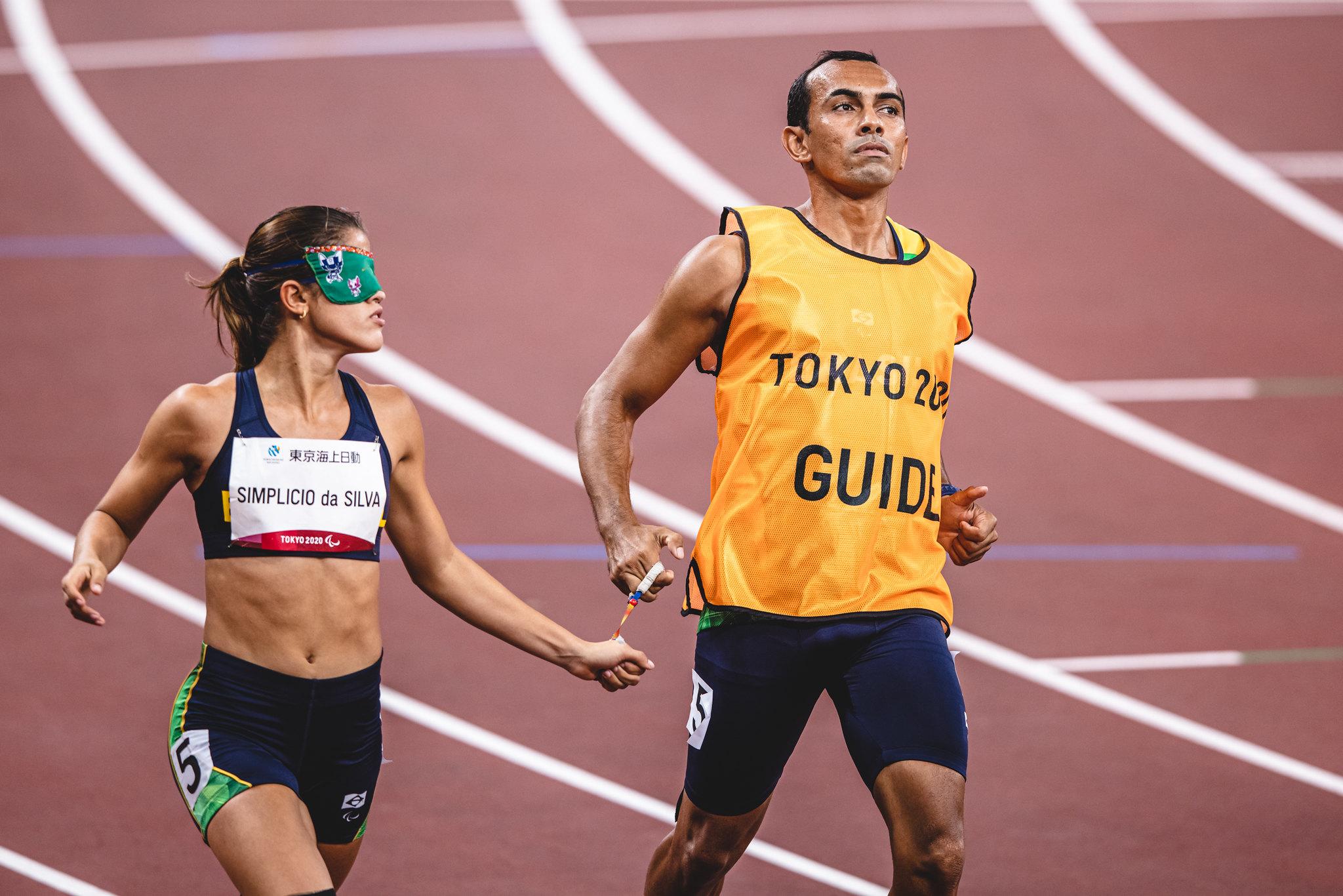 Brasileiras levam prata e bronze nos 200m na Paralimpíada