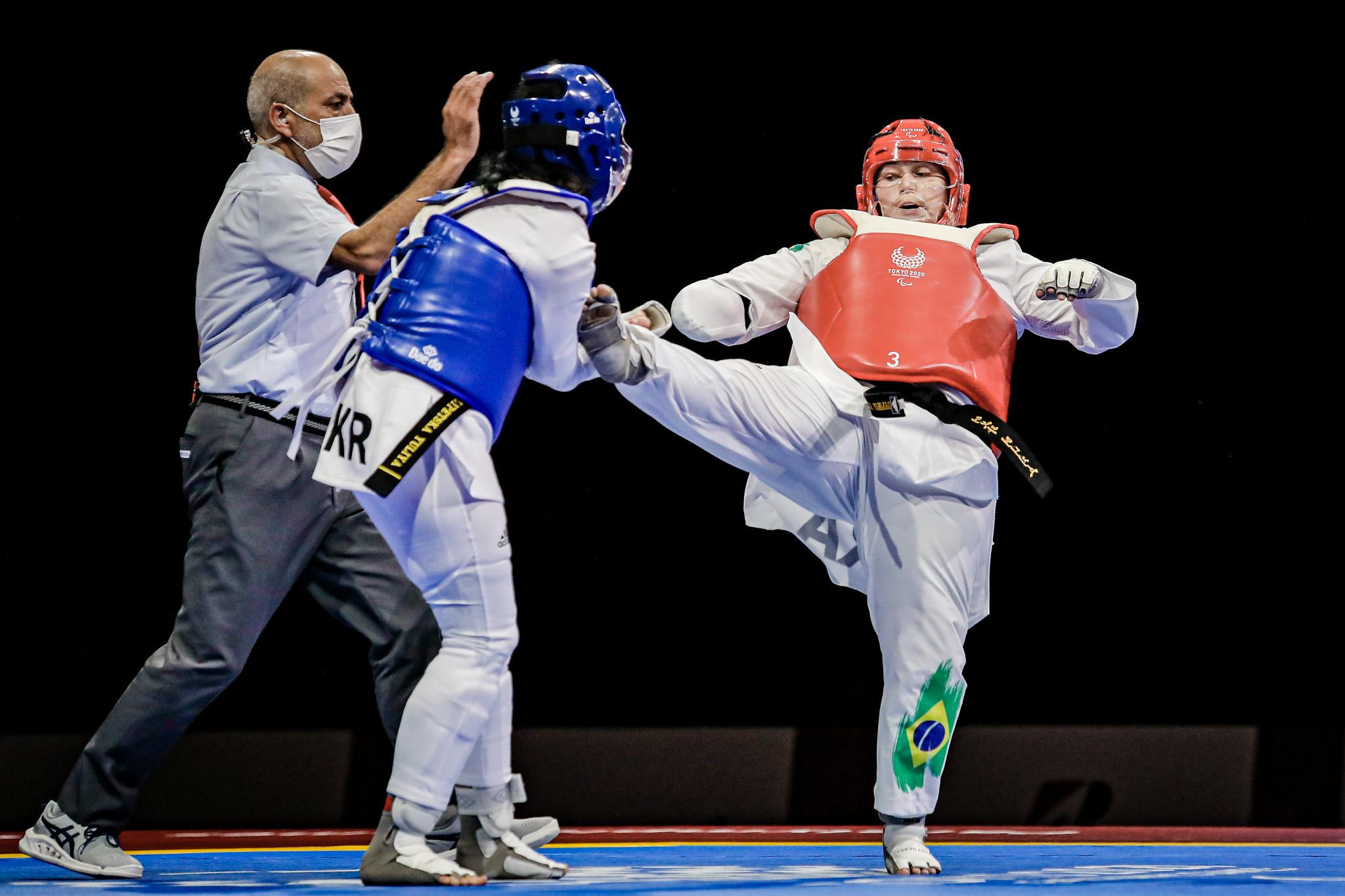 Débora Menezes fecha participação do tae kwon do em Tóquio com prata