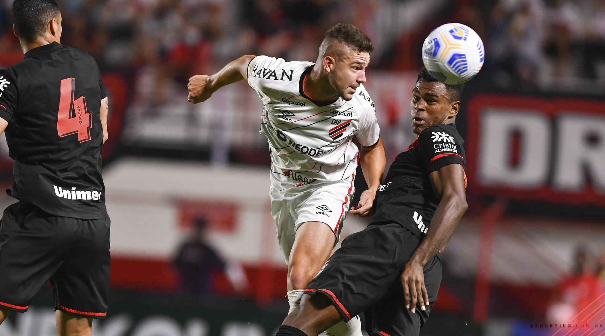 Furacão vence e espera a sua torcida na Baixada