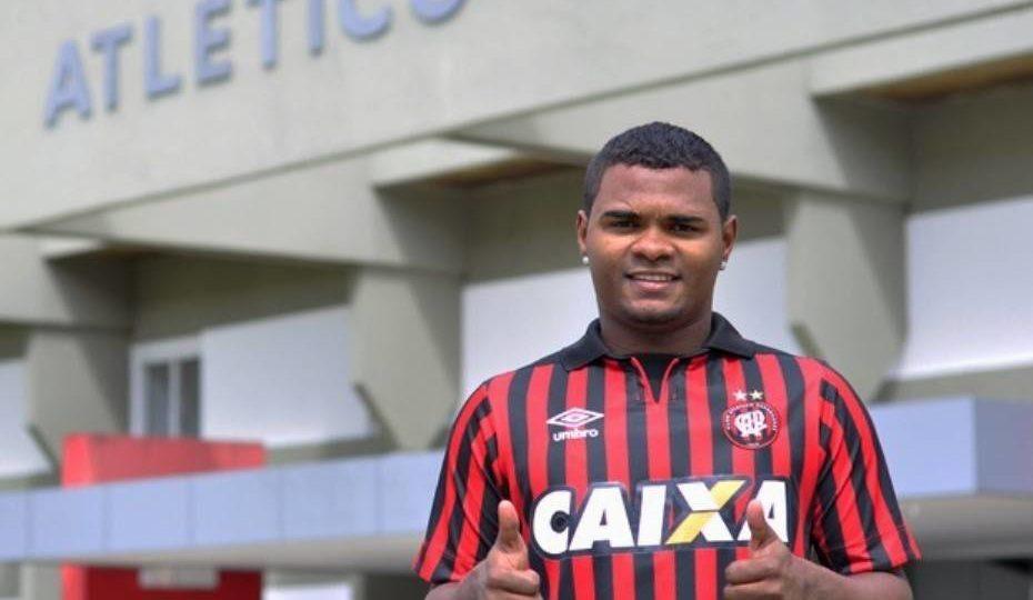 Nikão, em sua chegada ao Athletico, em janeiro de 2015 (Foto: Arquivo/Athletico)