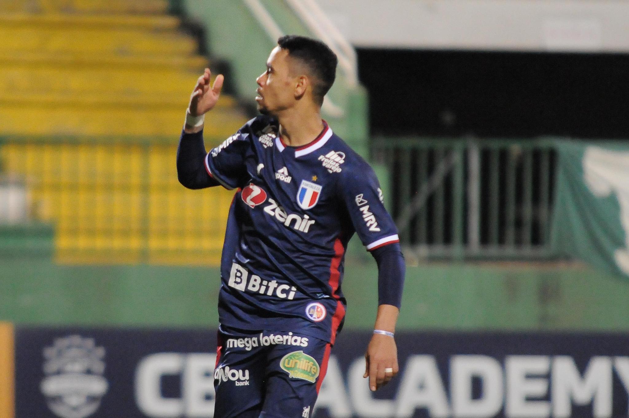 Quem decidiu que ironia merece punição no futebol? Já não bastam VAR e torcida única?