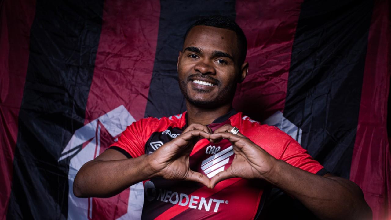 Nikão está de volta ao Athletico