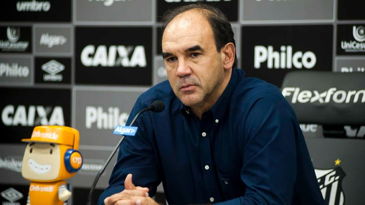 Último trabalho de Ricardo Gomes no Brasil foi no Santos, em 2018.