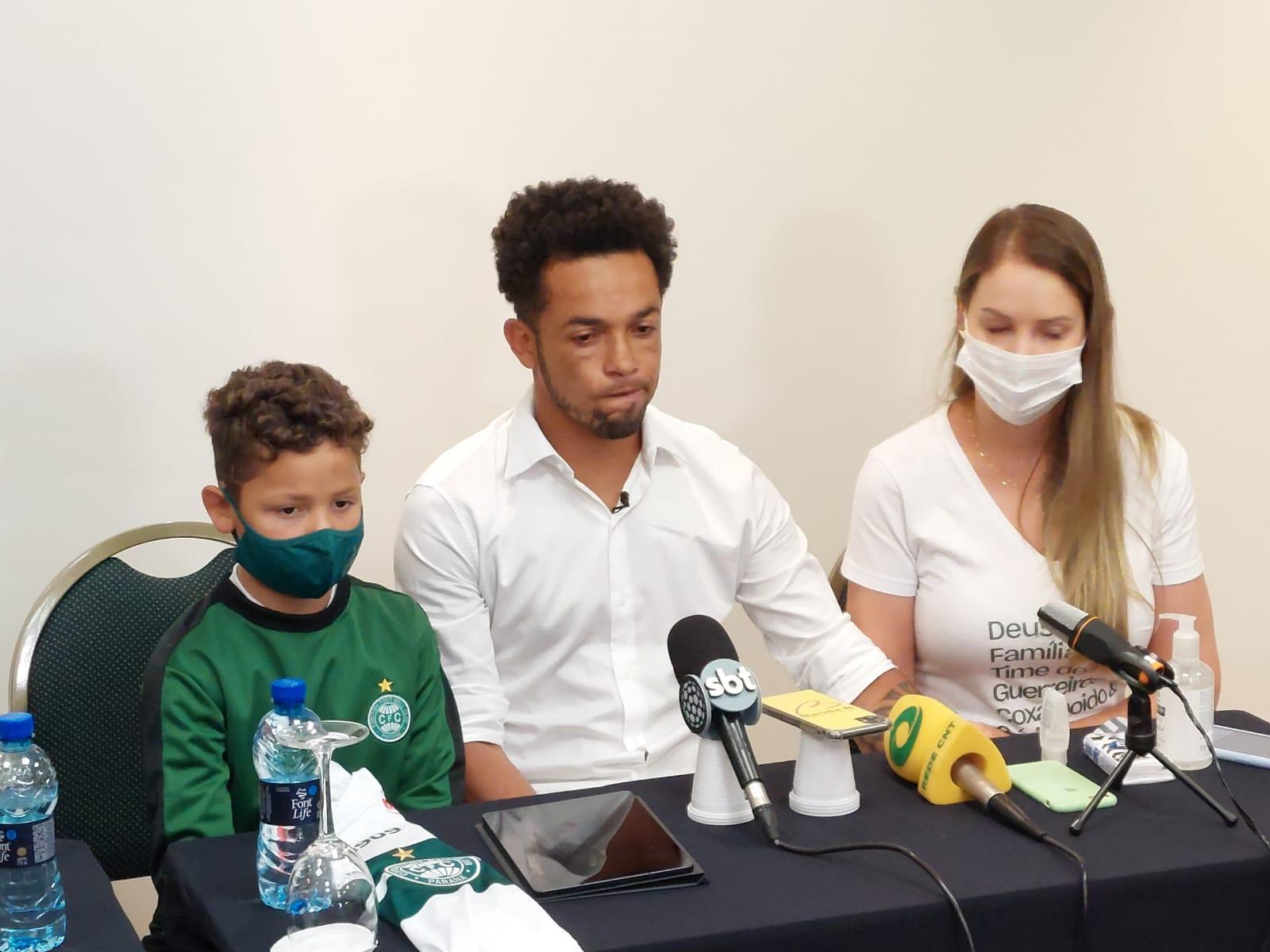 Rafinha fez coletiva para se despedir.