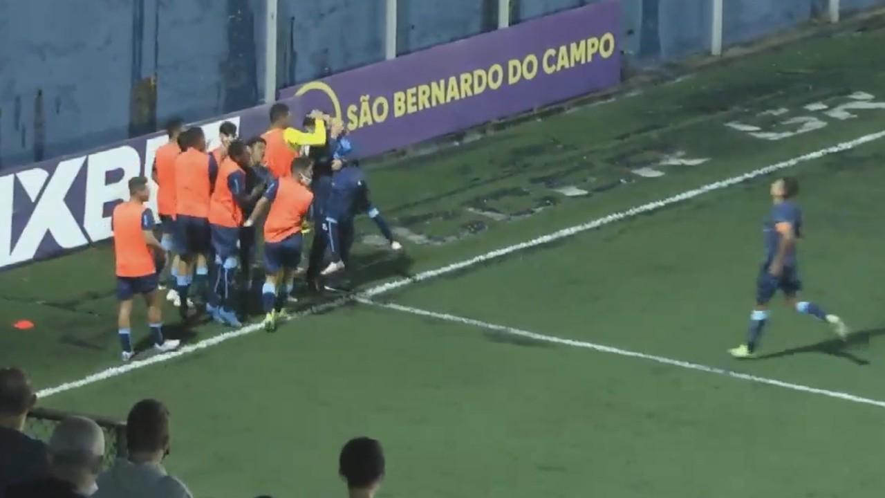 Londrina goleia o São Bernardo, assume liderança e se classifica para mata-mata