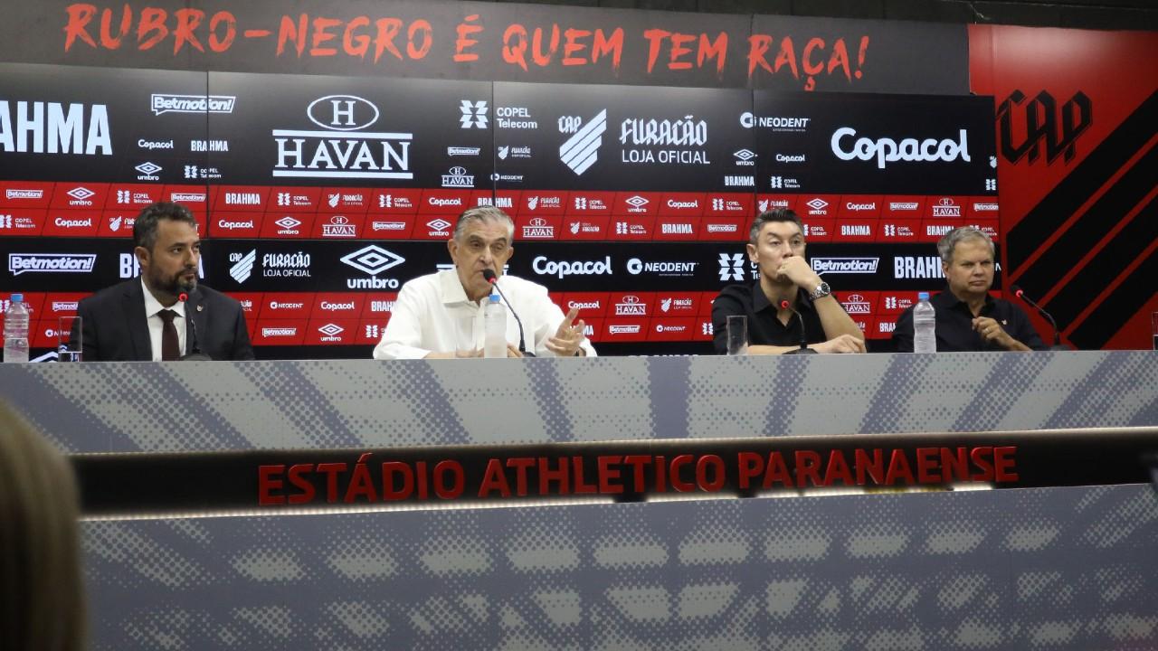 Petraglia apresenta nova estrutura do futebol do Athletico; veja quem é quem